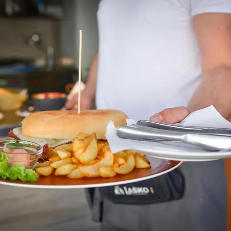 Jr فندق مبيت وإفطار بيران